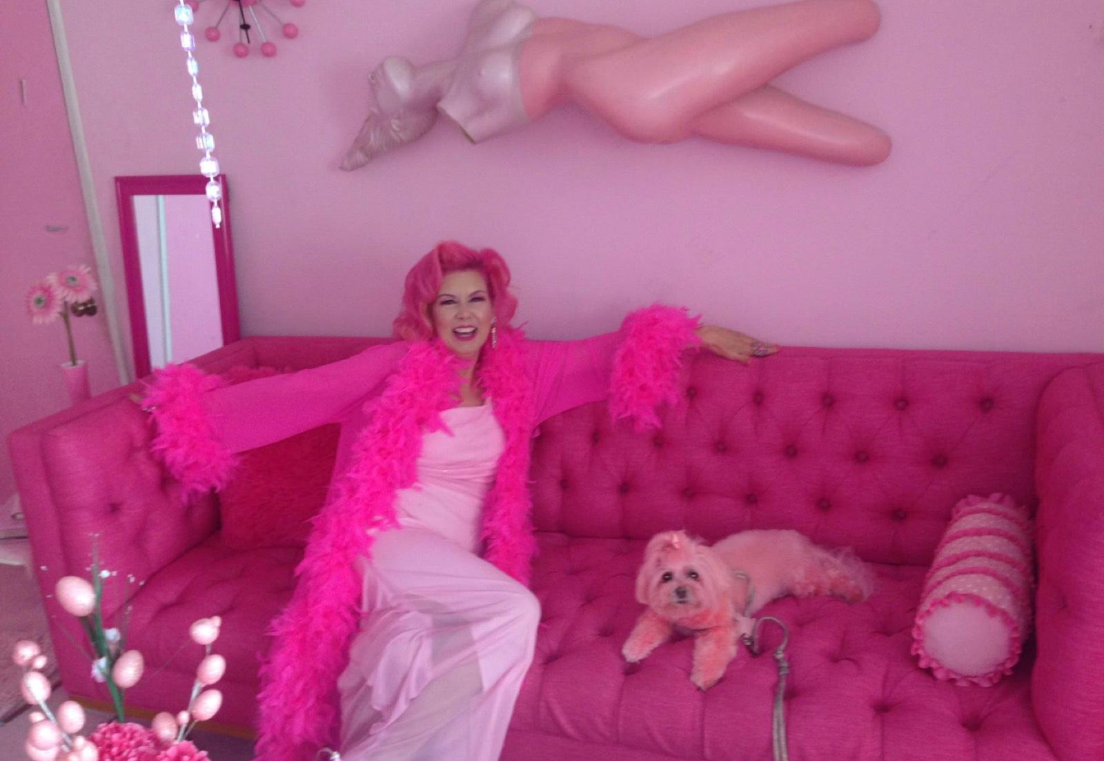 Pink dollhouse — photo 10