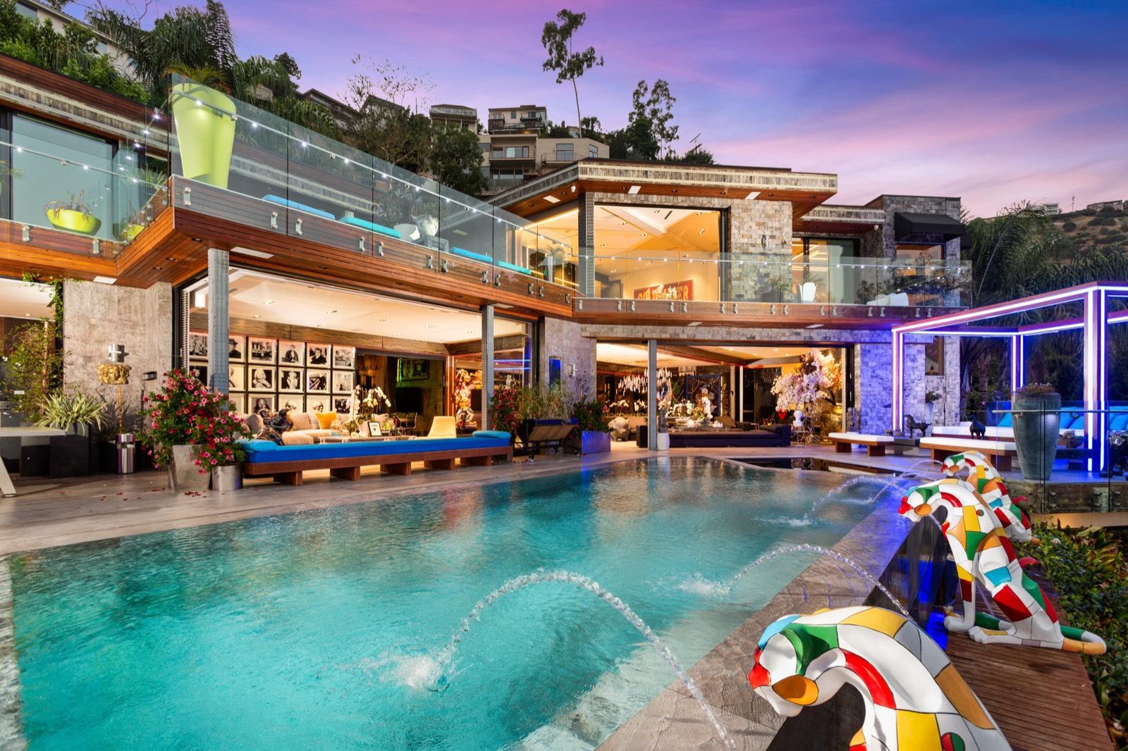 PJ's Modern Rock n Roll Mansion — photo 1