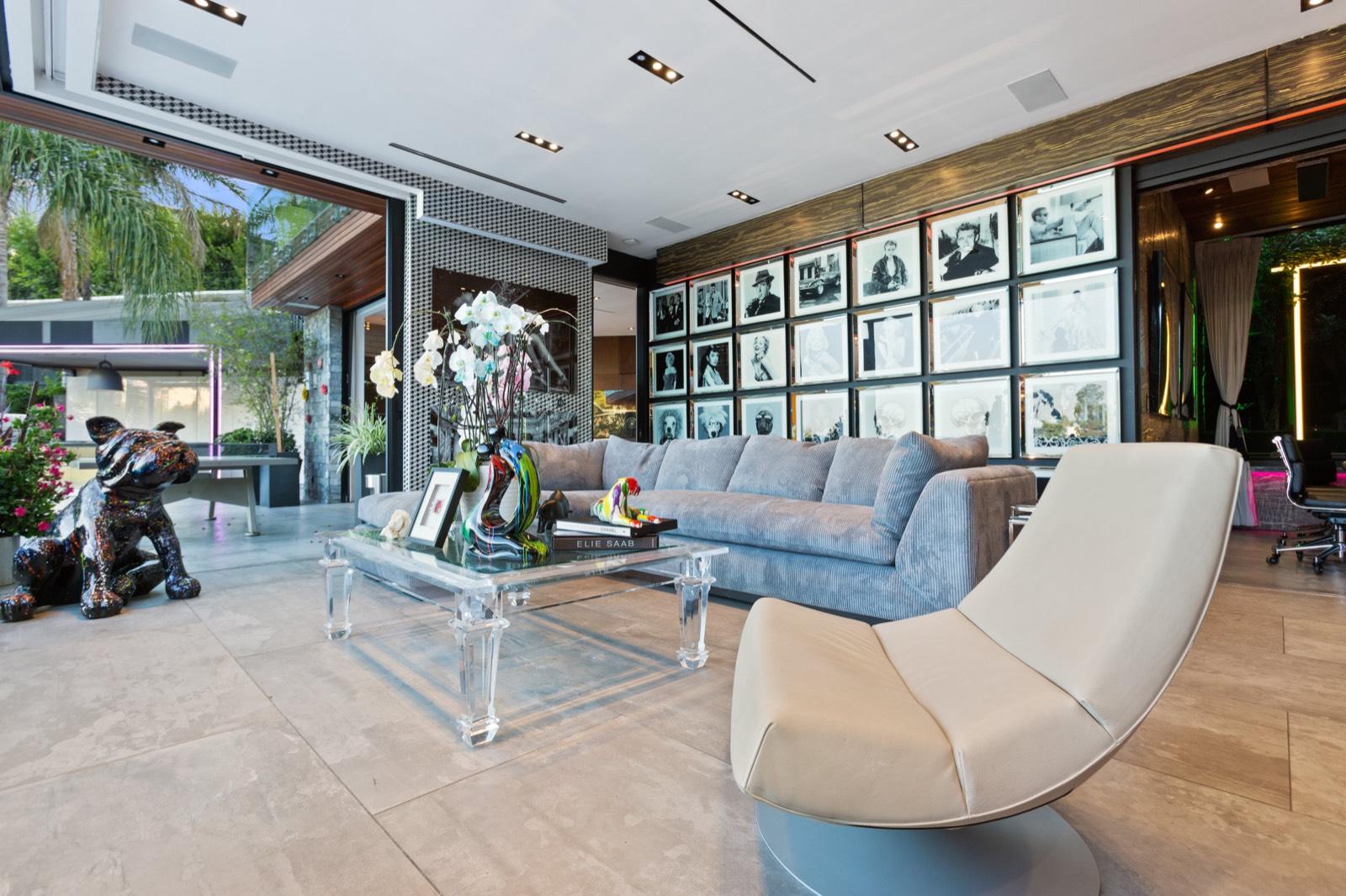 PJ's Modern Rock n Roll Mansion — photo 11