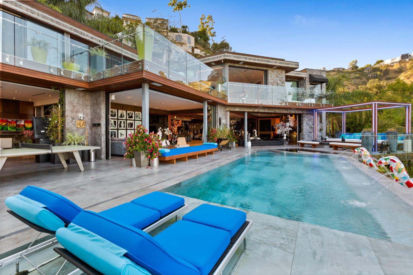 PJ's Modern Rock n Roll Mansion — photo 12