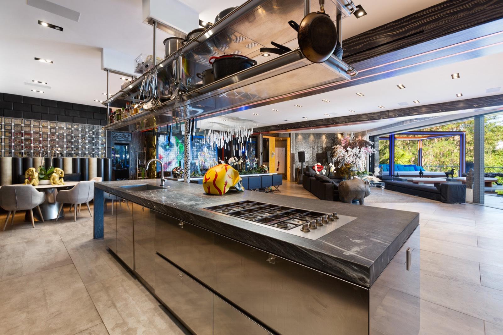 PJ's Modern Rock n Roll Mansion — photo 6