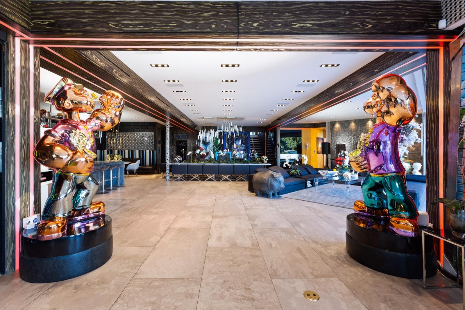 PJ's Modern Rock n Roll Mansion — photo 8