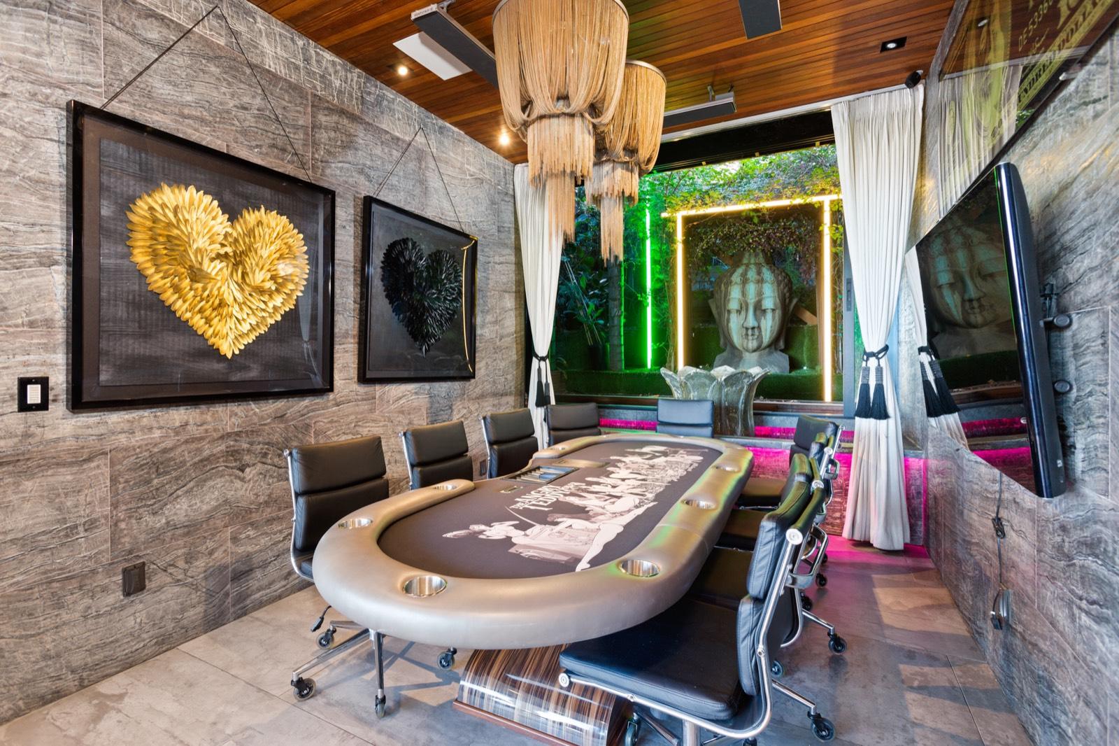 PJ's Modern Rock n Roll Mansion — photo 9