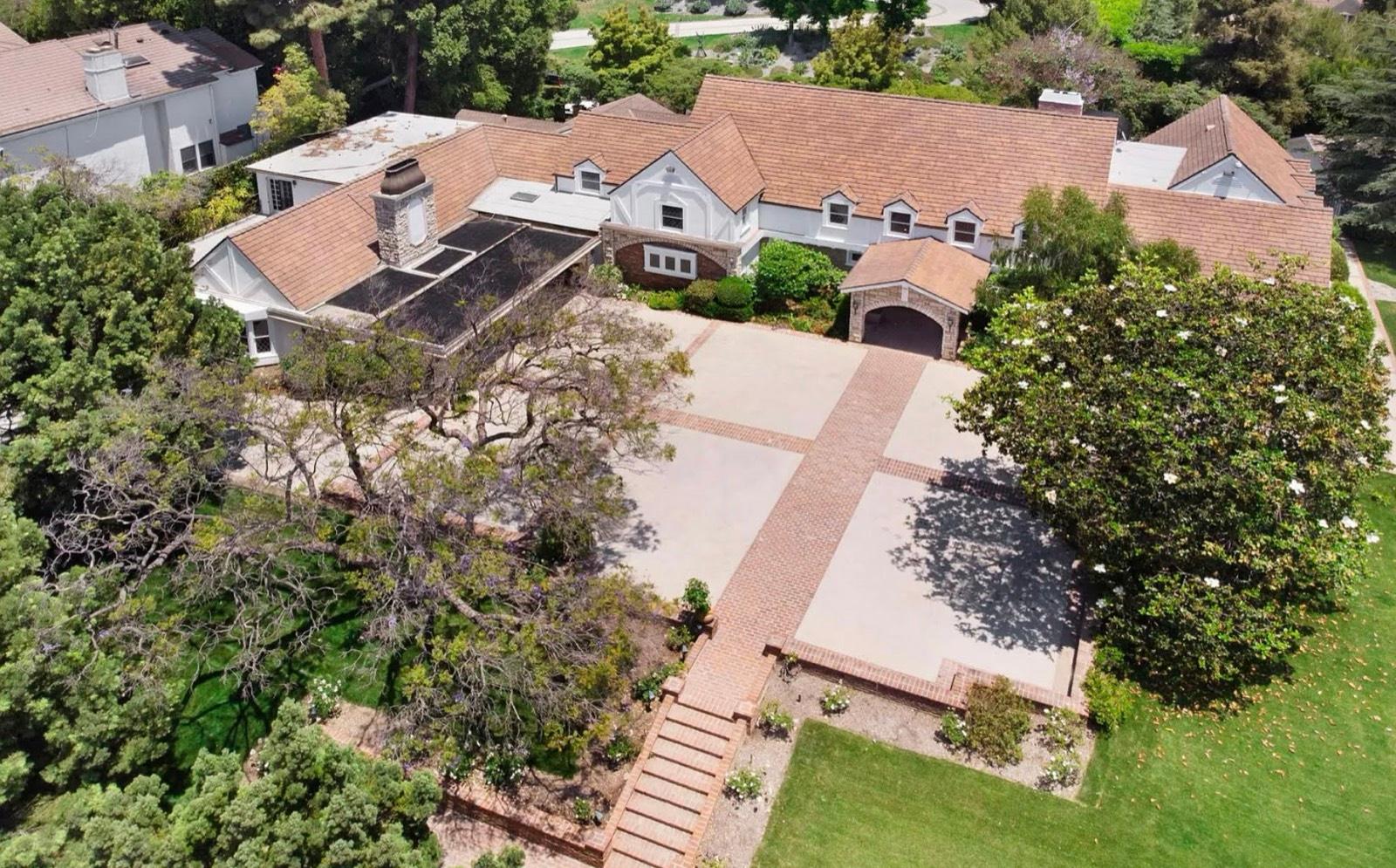 PM S English Japanese Tudor Estate — photo 12