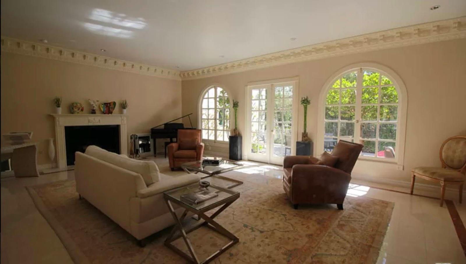 PM's Med Tennis Mansion — photo 7