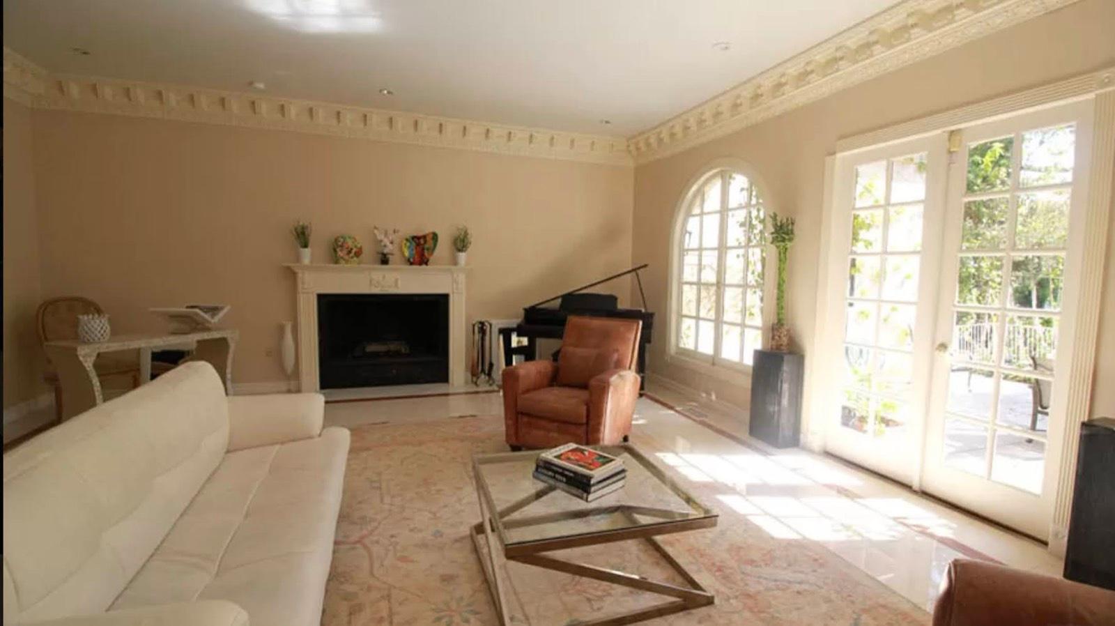 PM's Med Tennis Mansion — photo 10