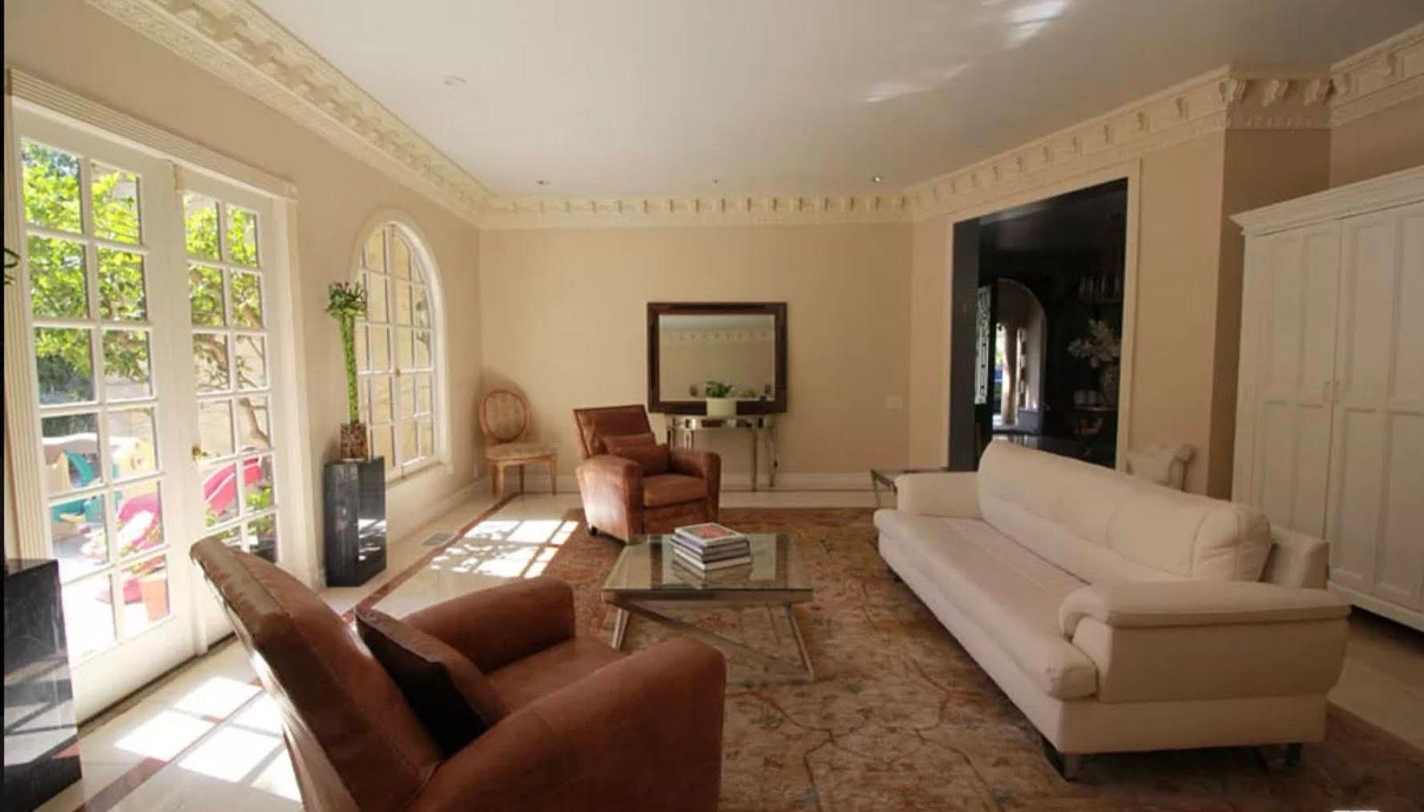 PM's Med Tennis Mansion — photo 11