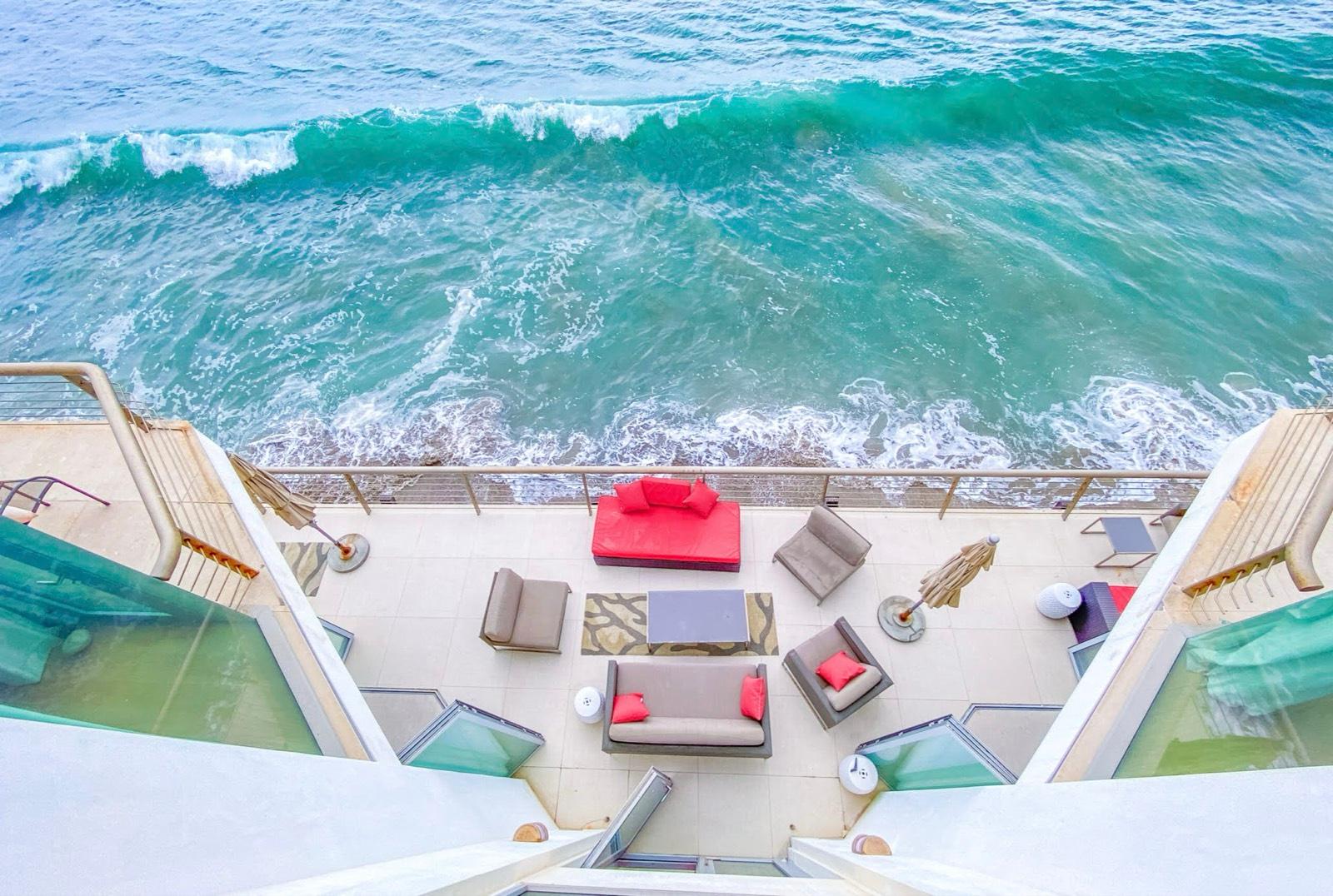 P's Contemporary Modern Seaview — photo 2