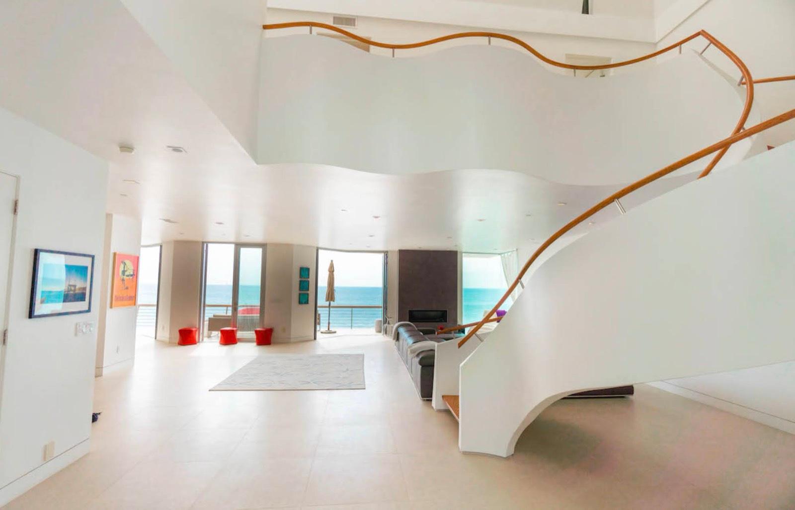 P's Contemporary Modern Seaview — photo 3