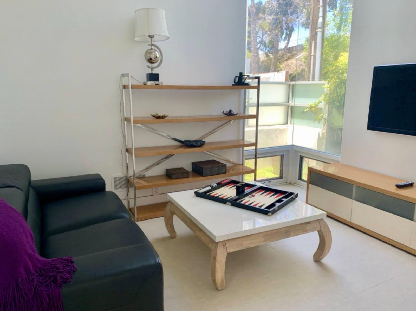 P's Contemporary Modern Seaview — photo 11