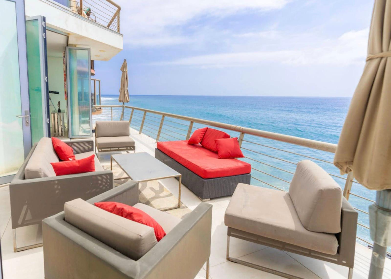 P's Contemporary Modern Seaview — photo 1