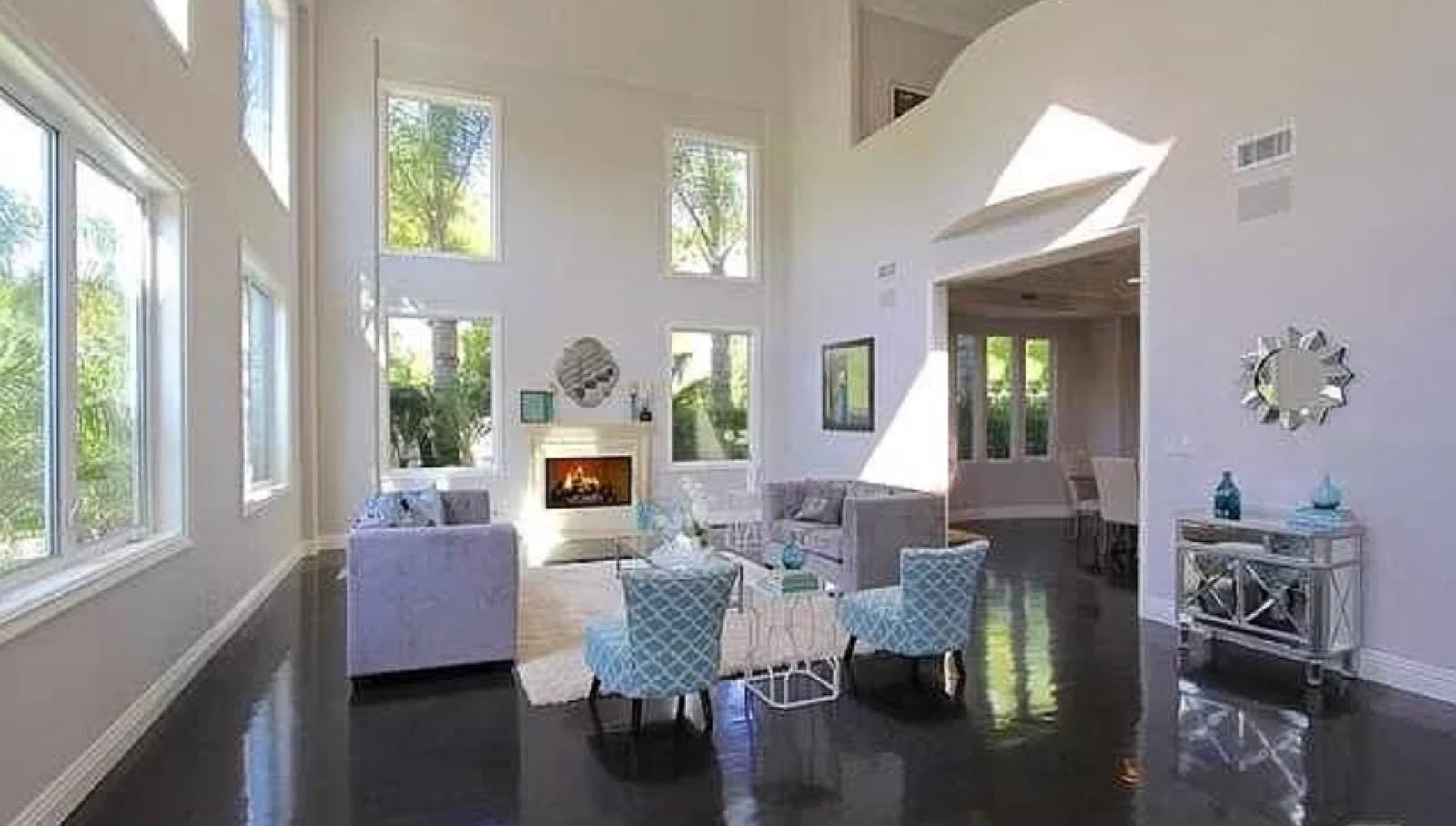 P's Modern Traditional Bright Home — photo 12