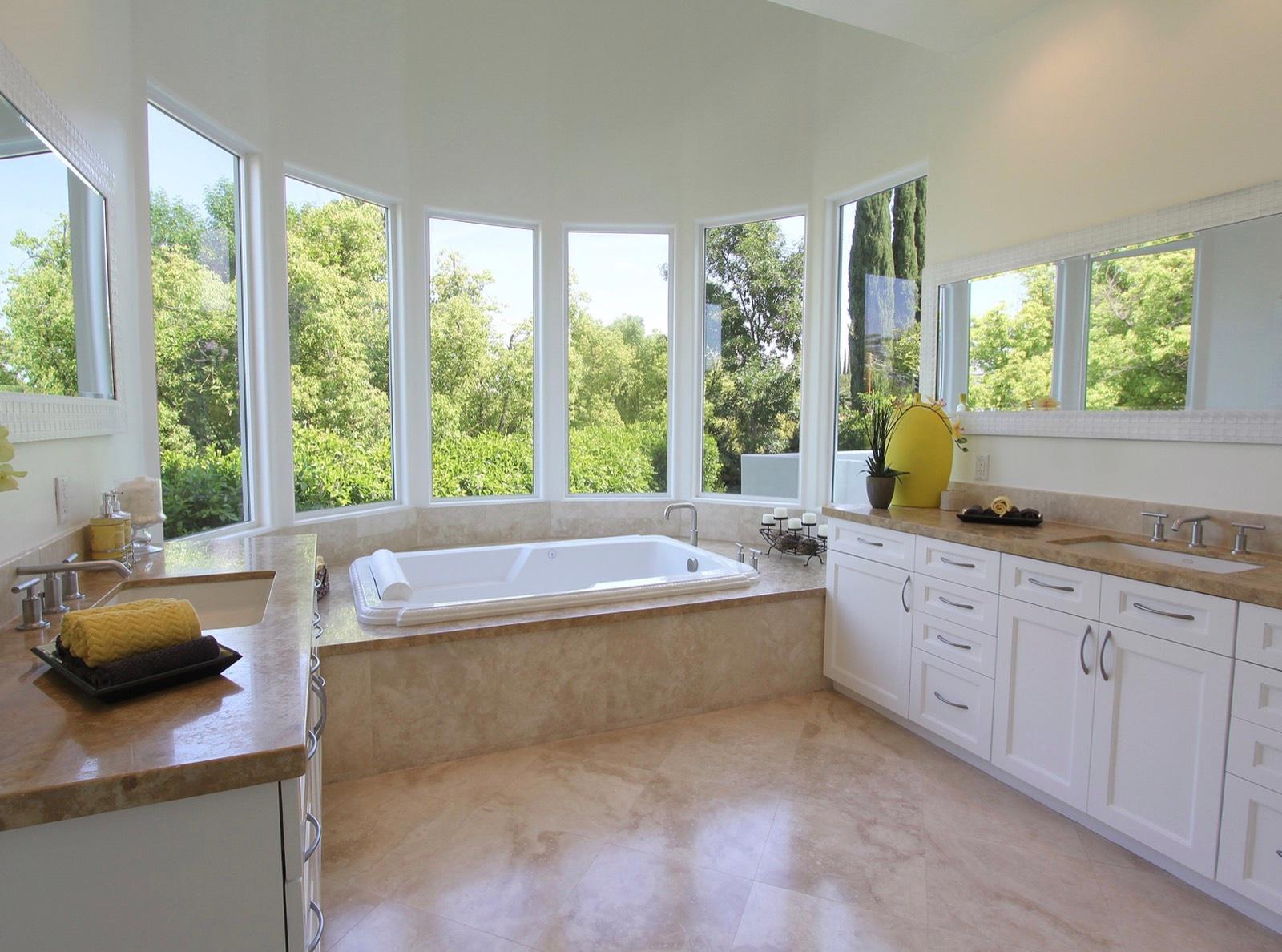 P's Modern Traditional Bright Home — photo 8