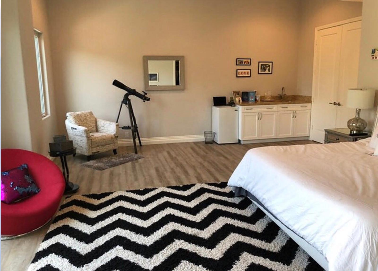 P's Modern Traditional Bright Home — photo 10