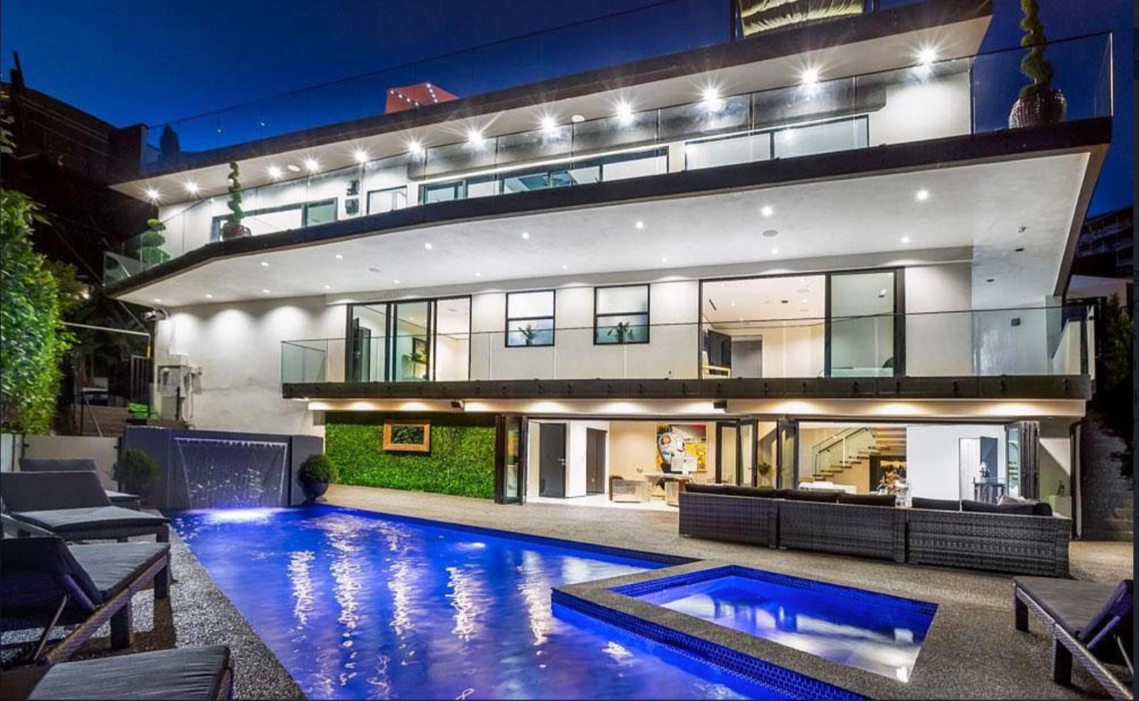 P's Sunset Plaza House — photo 1