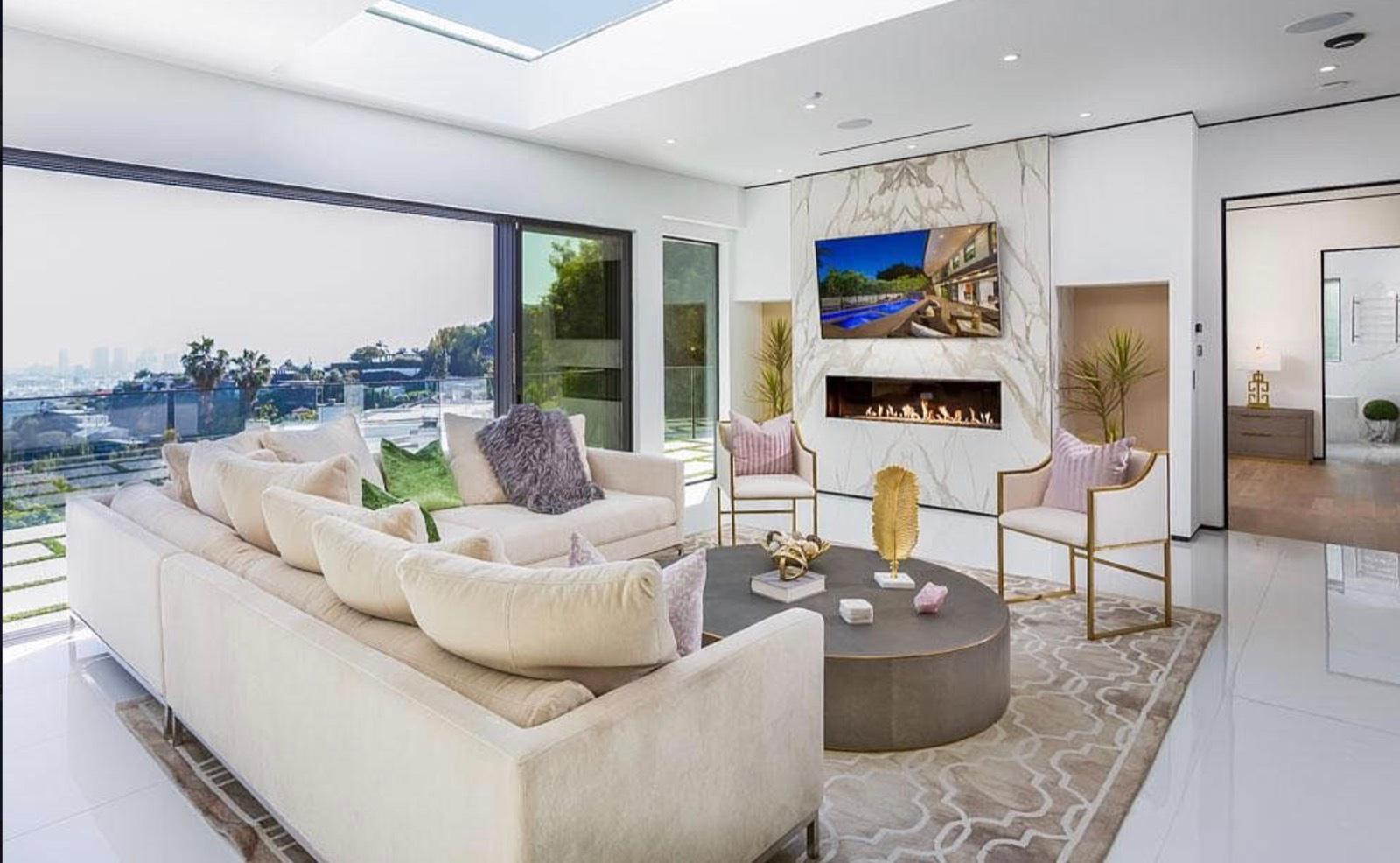 P's Sunset Plaza House — photo 12
