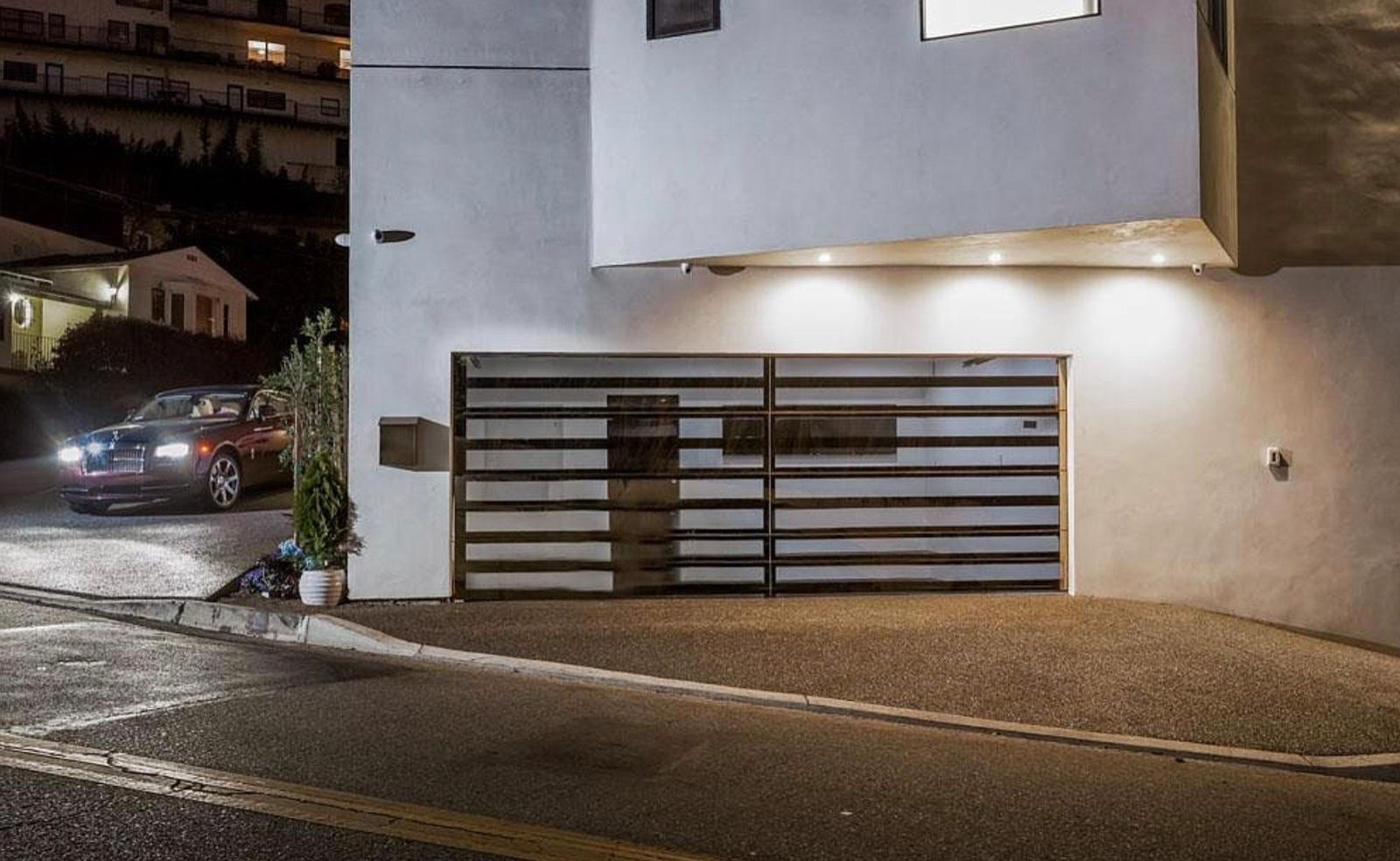 P's Sunset Plaza House — photo 3
