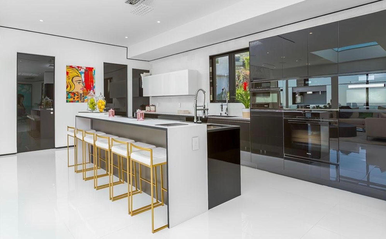 P's Sunset Plaza House — photo 8