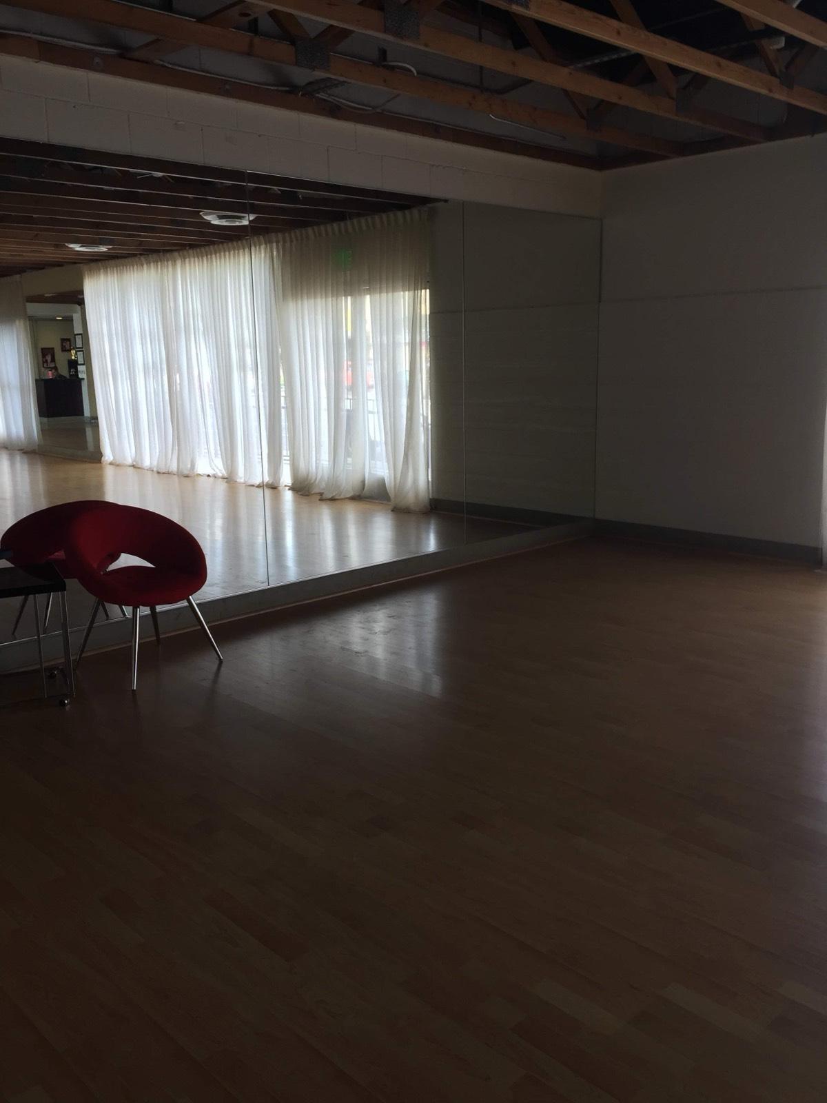 R Dance Studio — photo 1