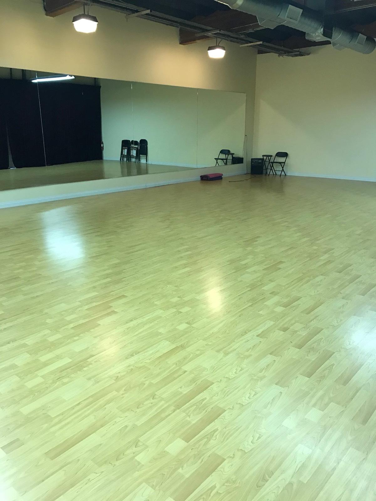 R Dance Studio — photo 5