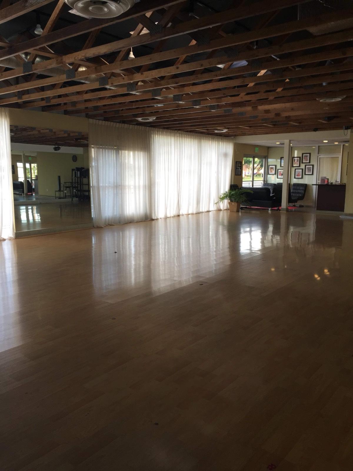 R Dance Studio — photo 9