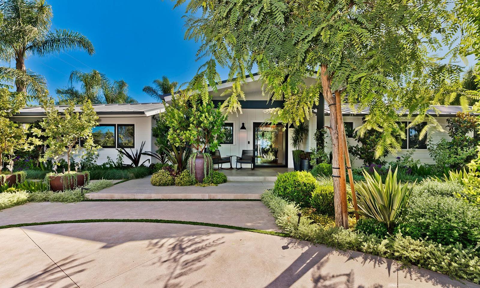 R & M's Entertainers Paradise Home — photo 3