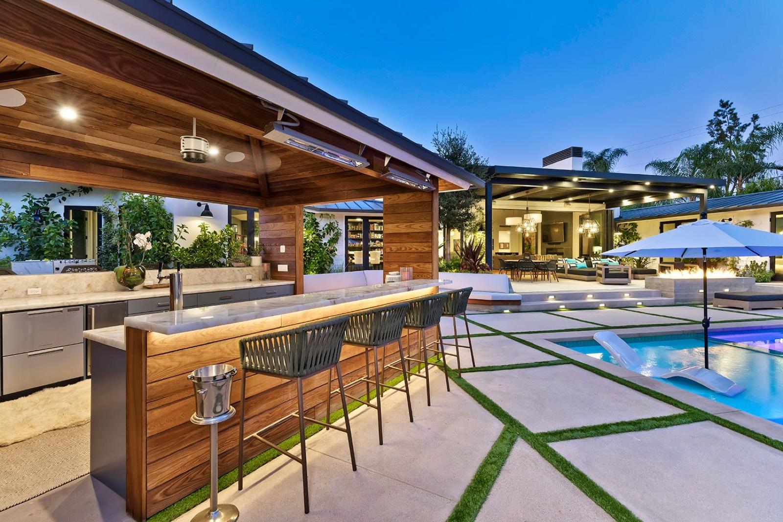 R & M's Entertainers Paradise Home — photo 12