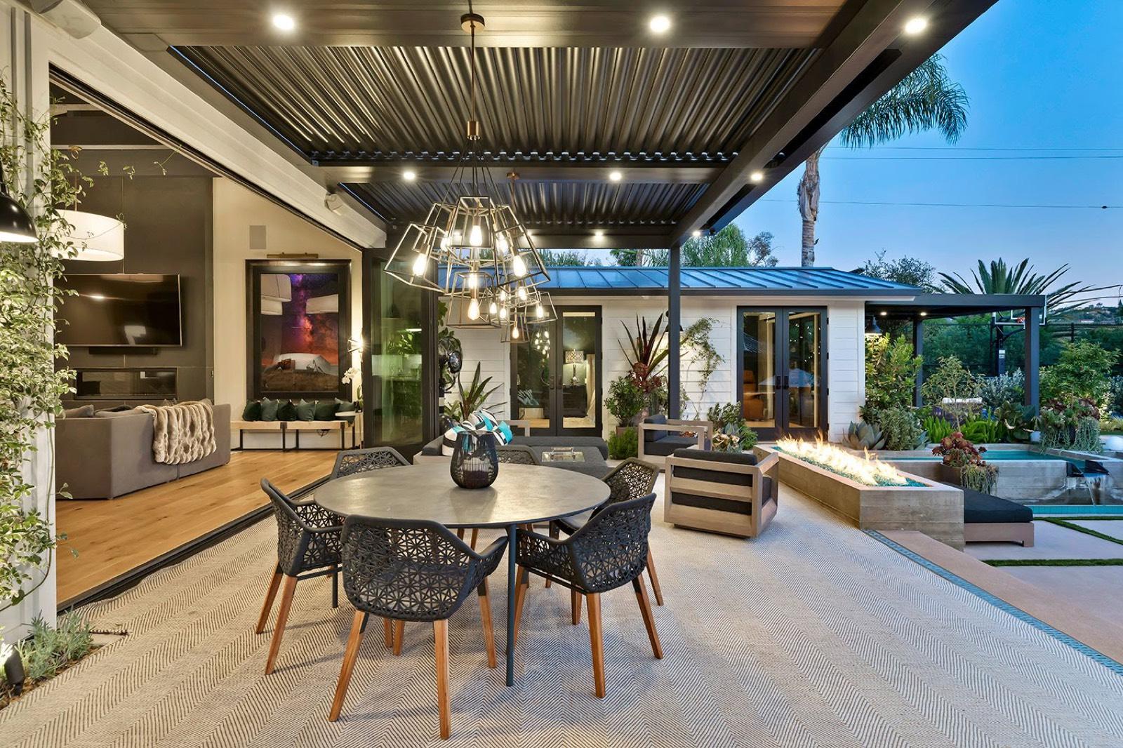 R & M's Entertainers Paradise Home — photo 9