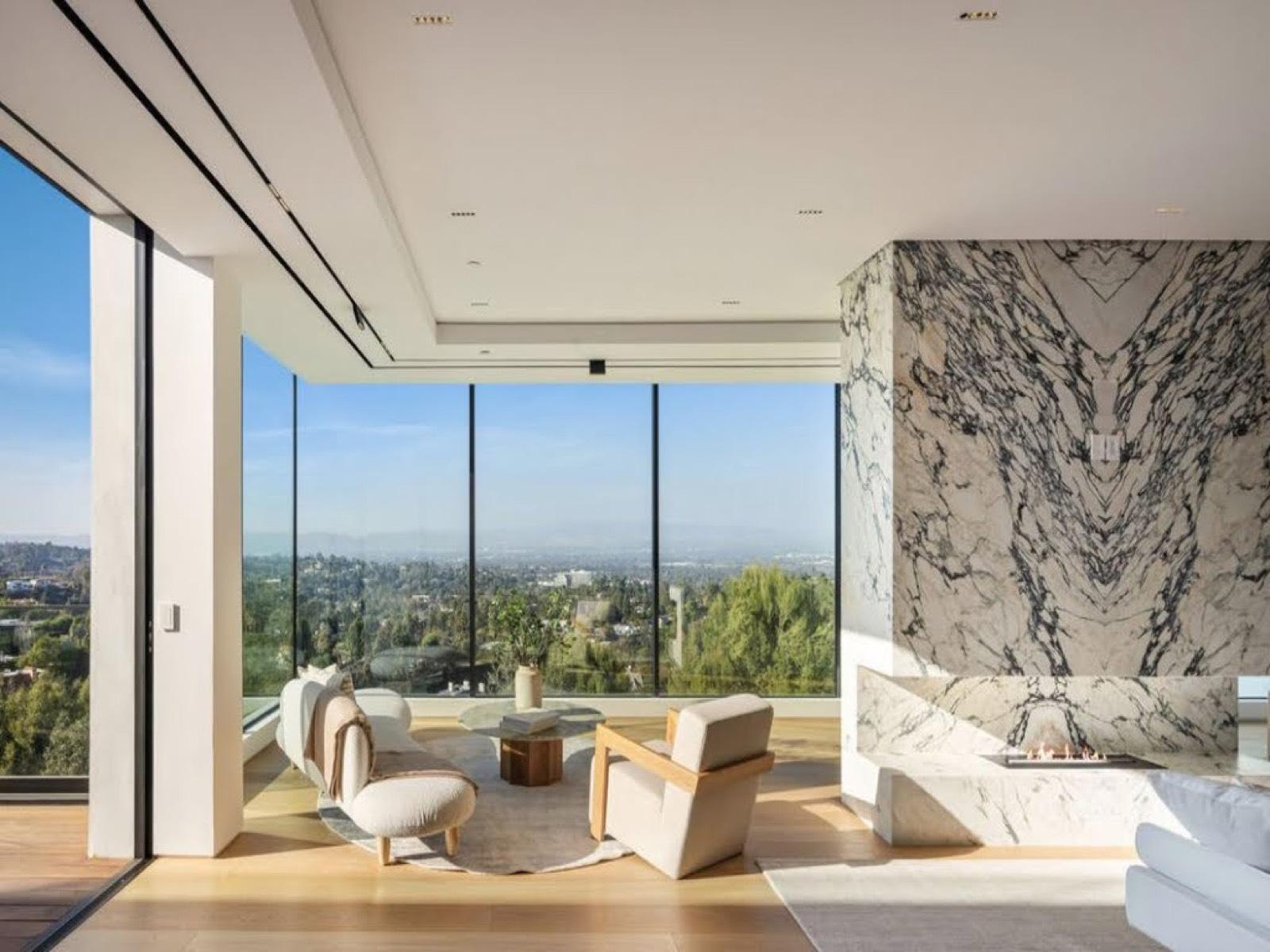 R Oak Mansion — photo 8