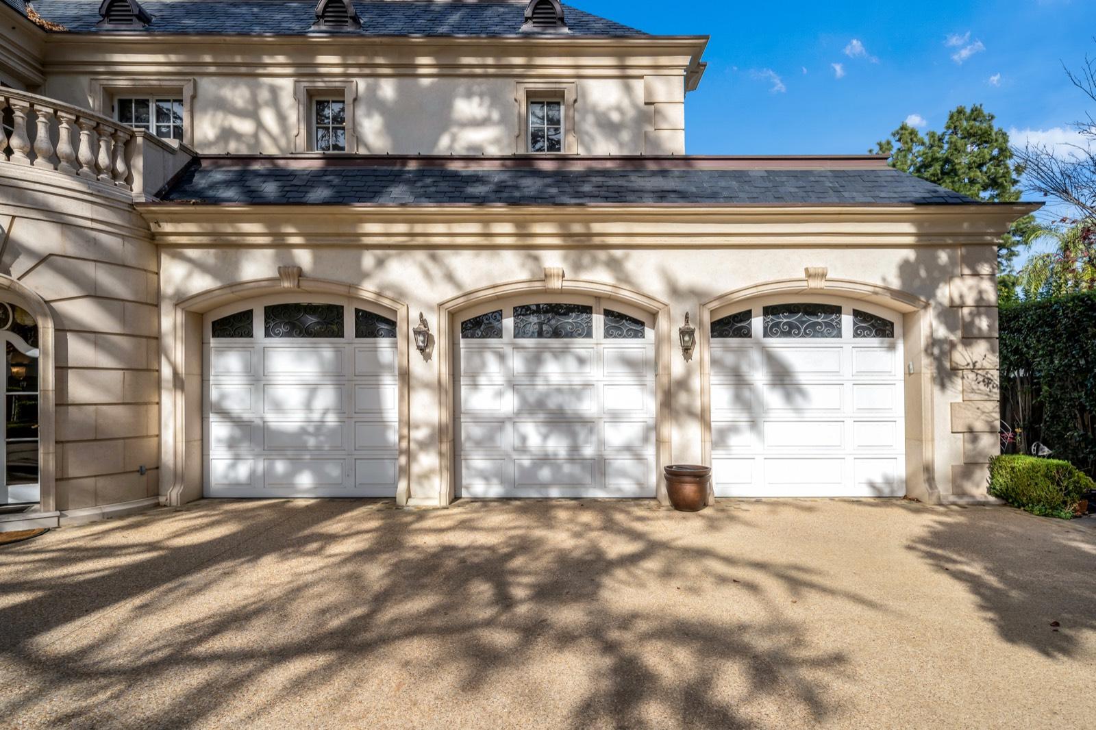 R's French Mansion Chateau — photo 2