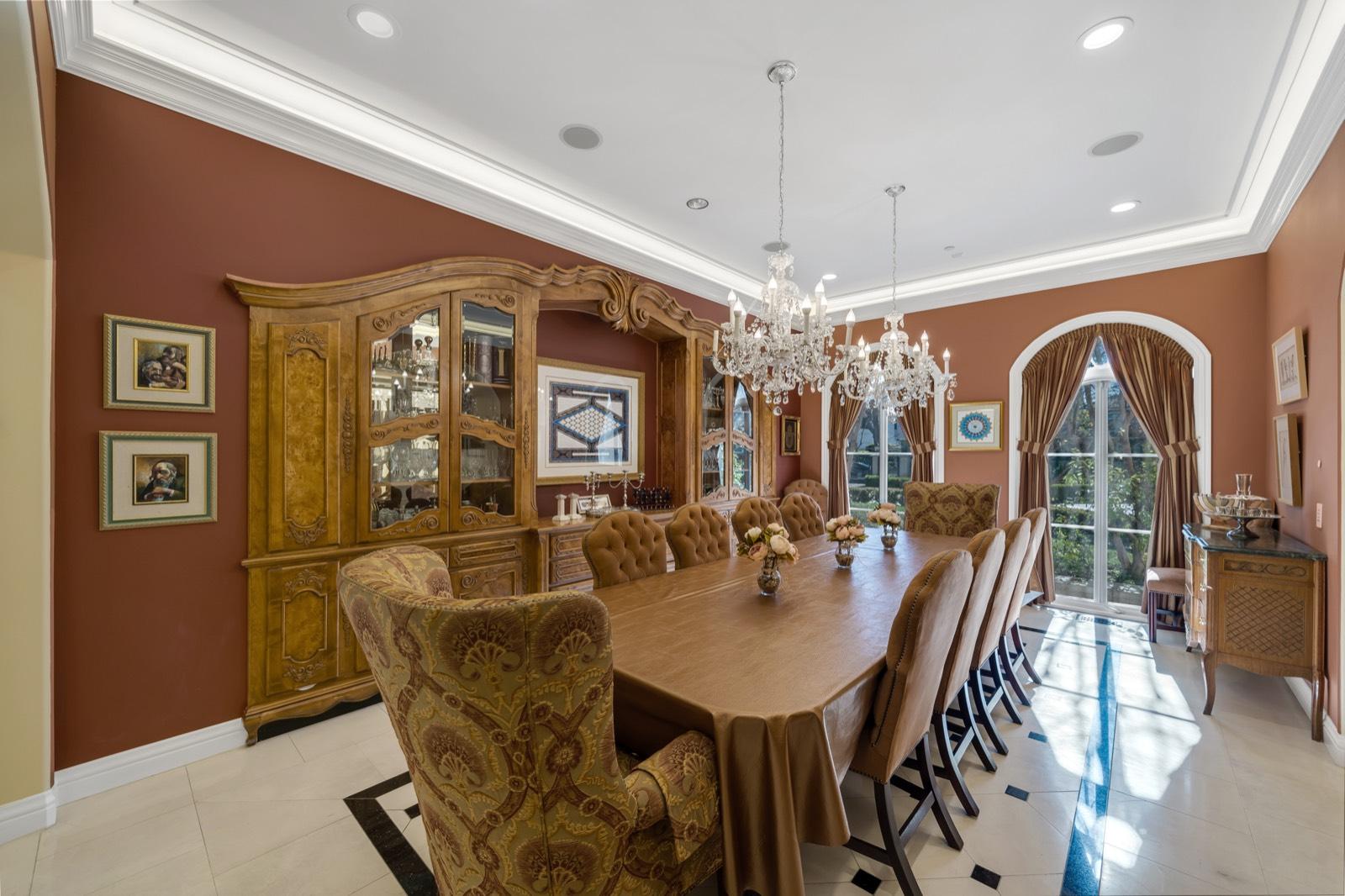 R's French Mansion Chateau — photo 12