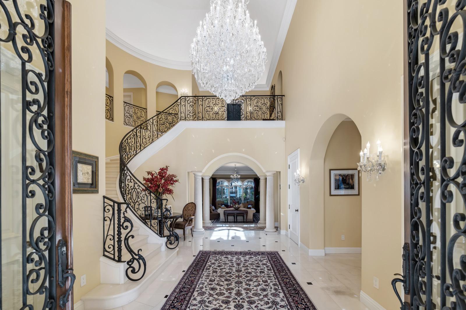 R's French Mansion Chateau — photo 5