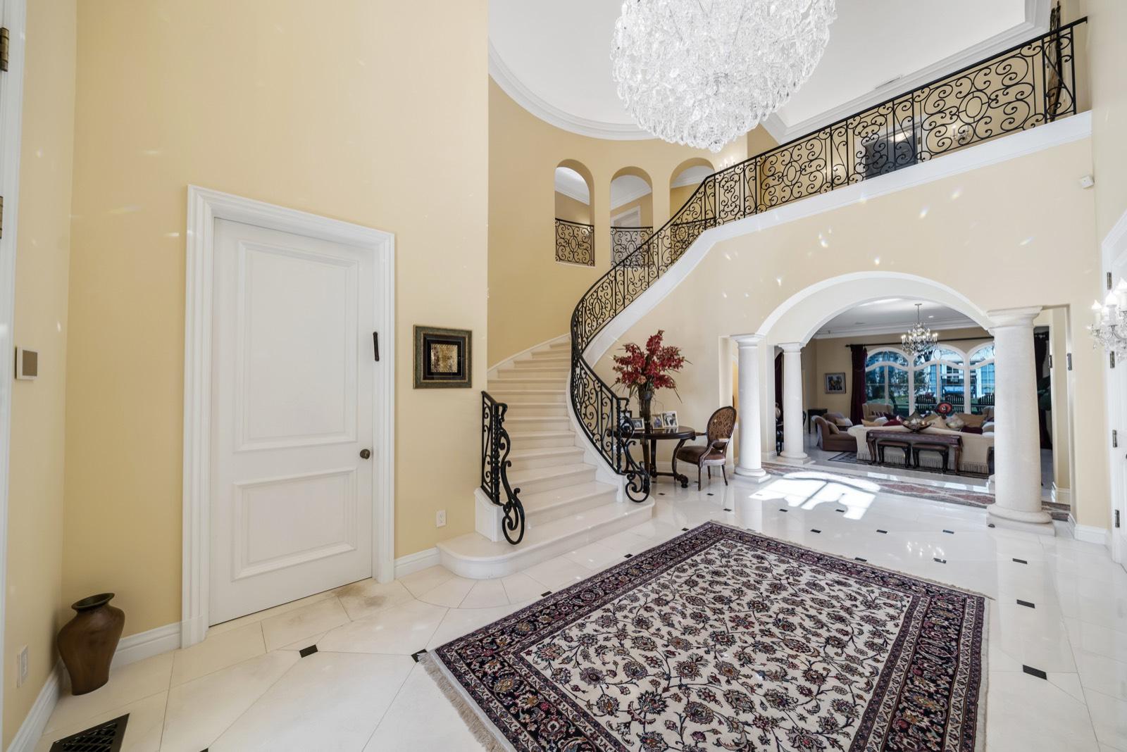 R's French Mansion Chateau — photo 6