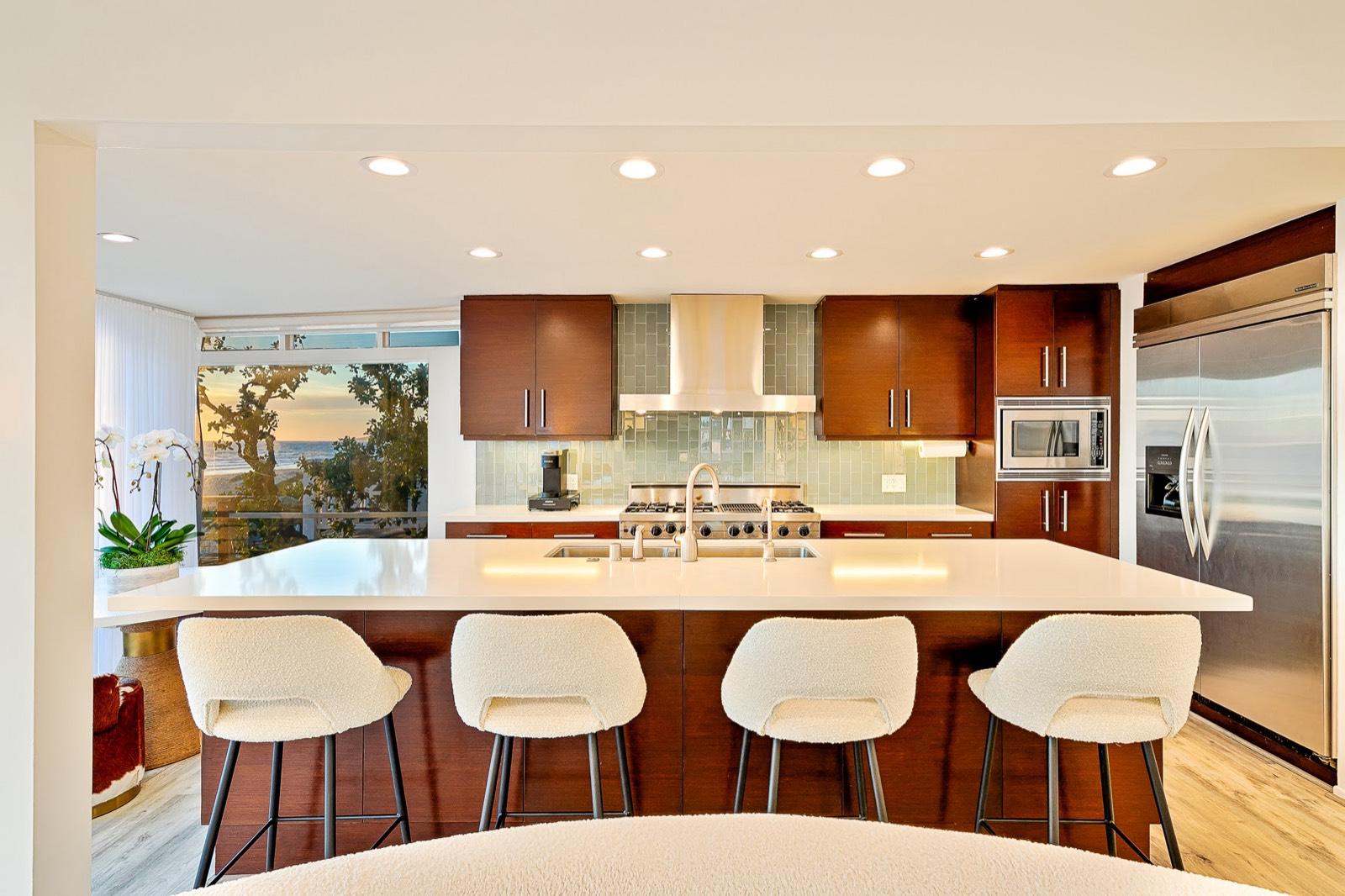 R's Malibu WhiteBeachfront Beauty — photo 5