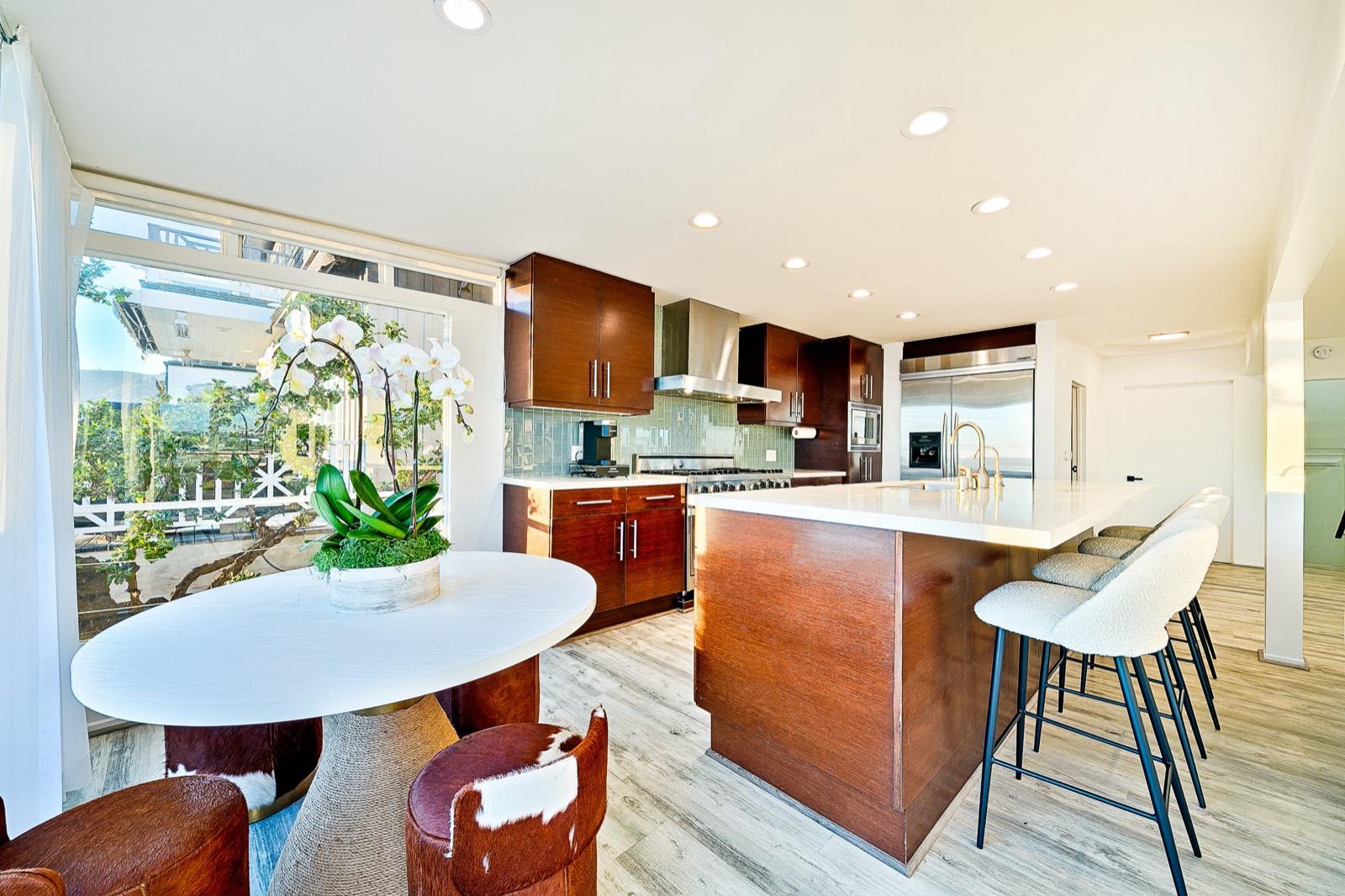 R's Malibu WhiteBeachfront Beauty — photo 6