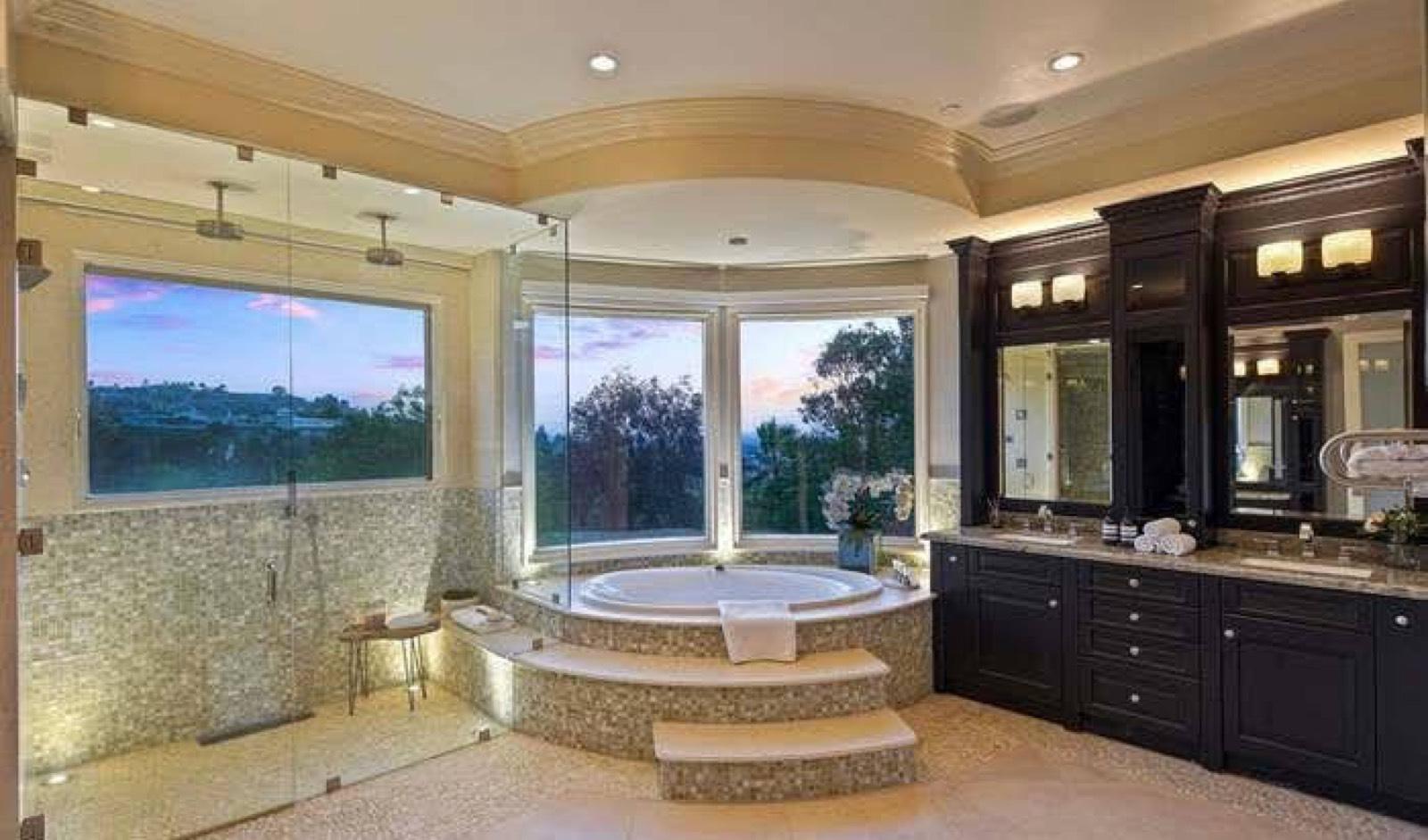 R's sherman oaks hills house. — photo 2