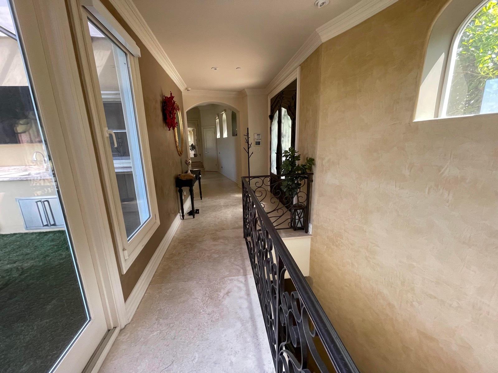 R's sherman oaks hills house. — photo 6