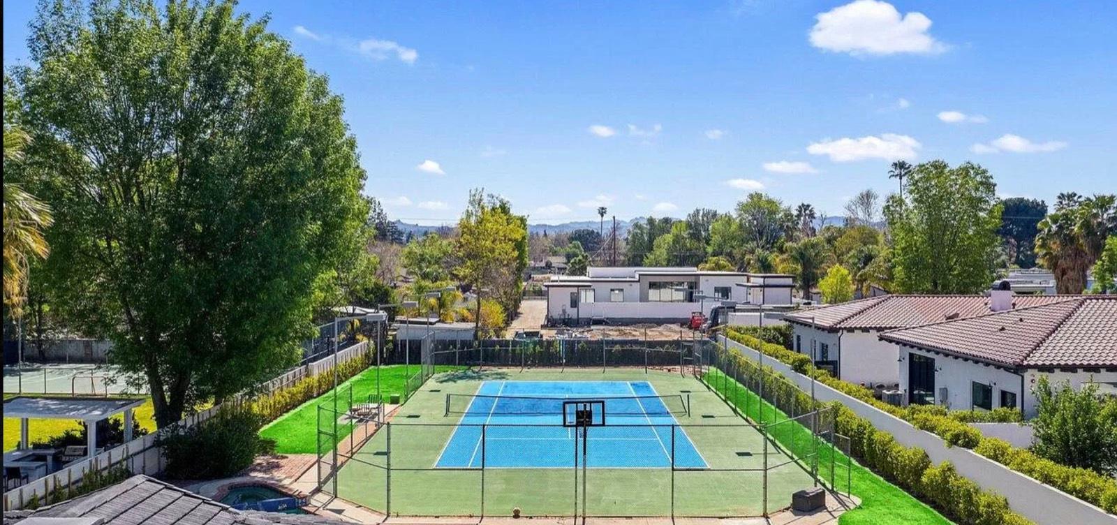 R's Tennis Bungalow — photo 2