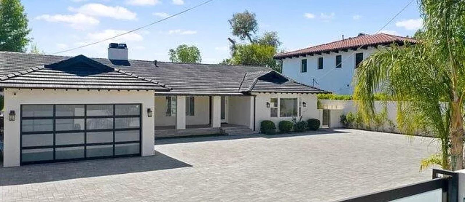 R's Tennis Bungalow — photo 3