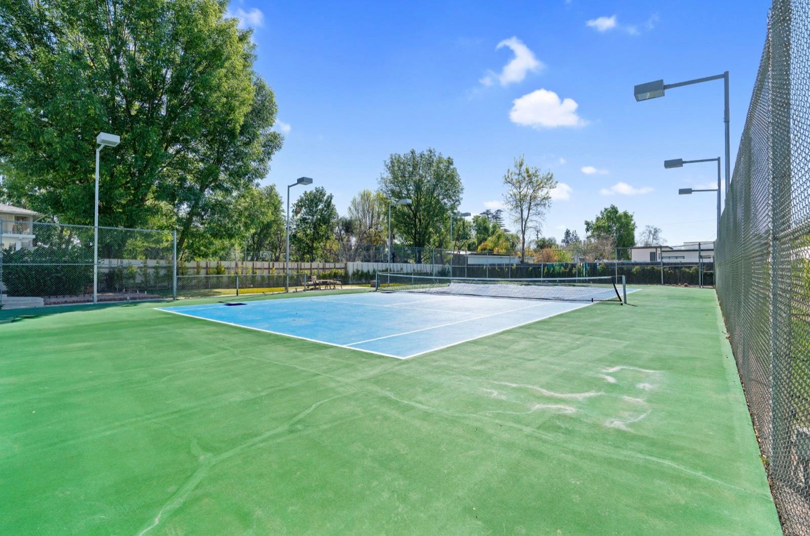 R's Tennis Bungalow — photo 1