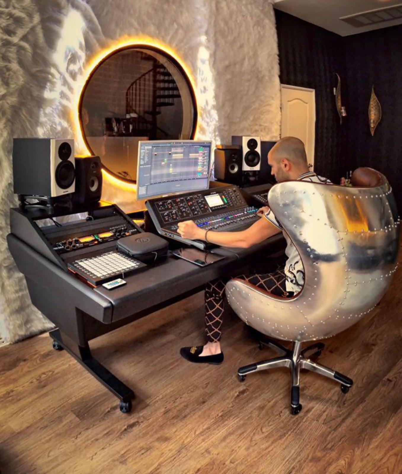 RA's Modern Recording Studio — photo 11
