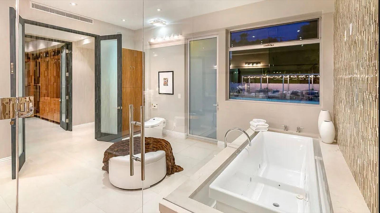 RB S Modern Valley Mansion — photo 9