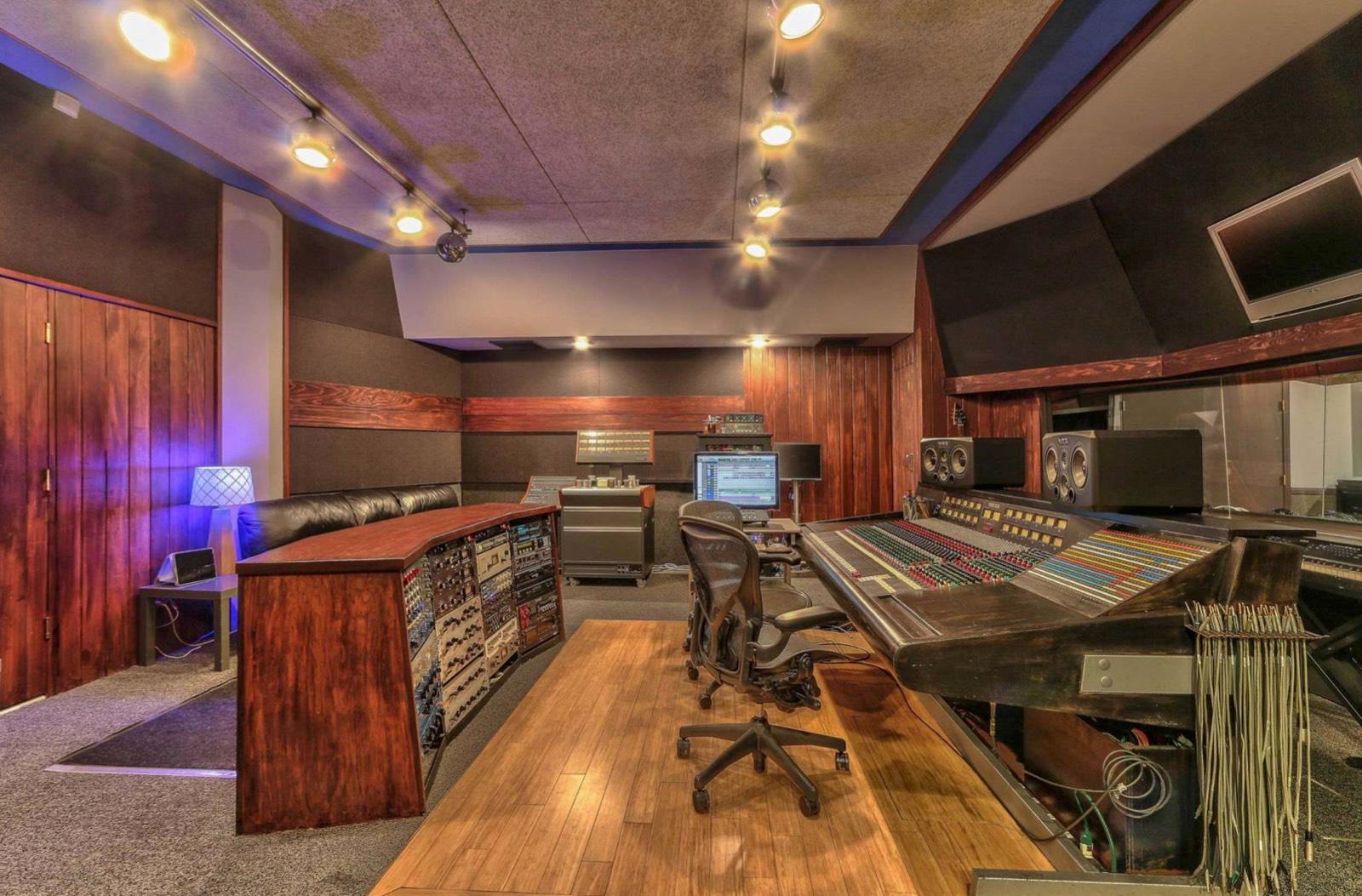 Recording Studio — photo 3