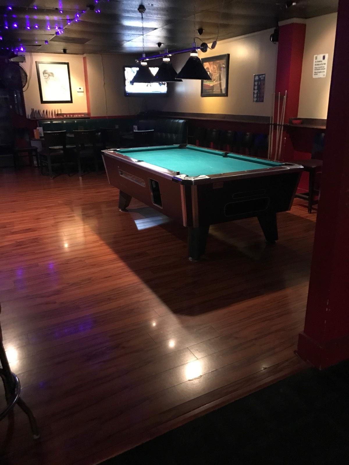 Reseda Bar — photo 2