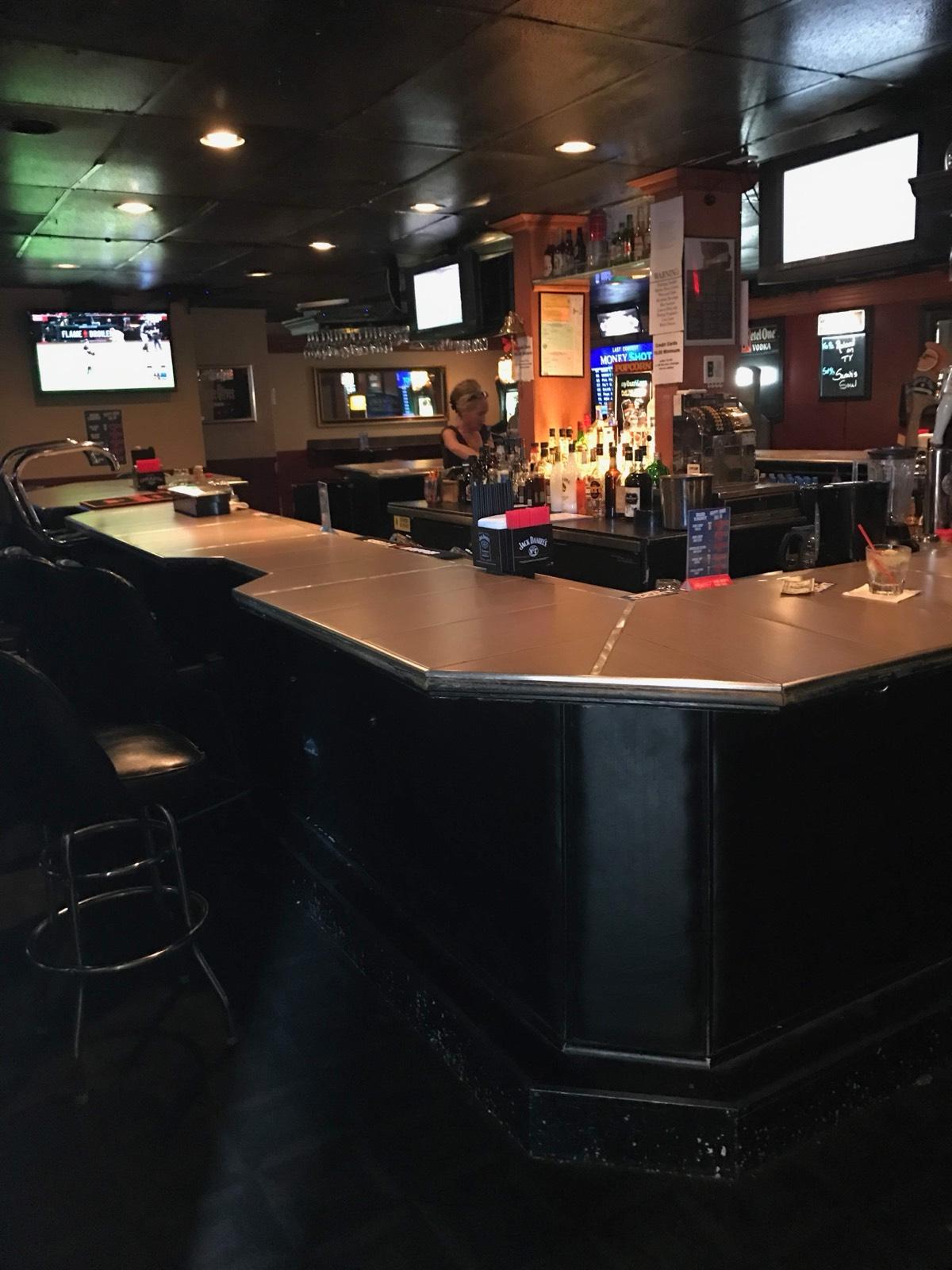 Reseda Bar — photo 11