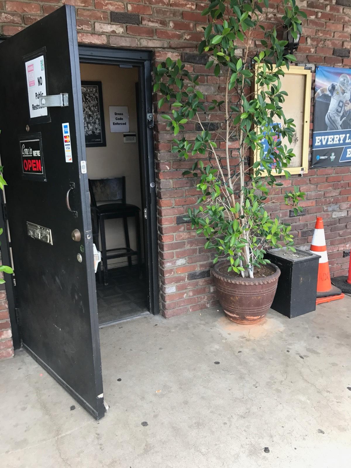 Reseda Bar — photo 12