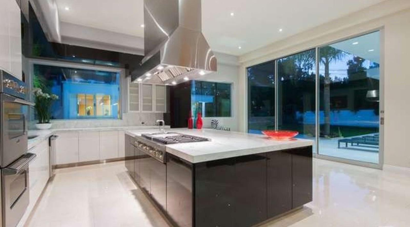 RG's Encino Modern Mansion — photo 11
