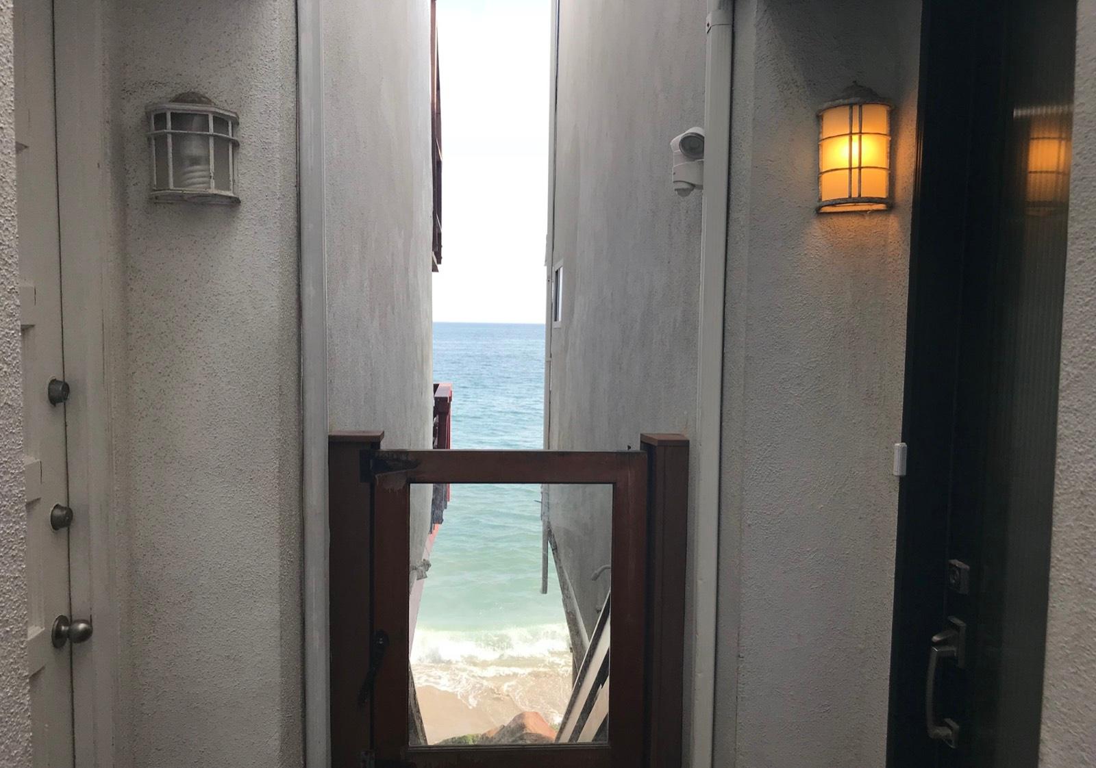 RH's Malibu Front Bungalow — photo 11