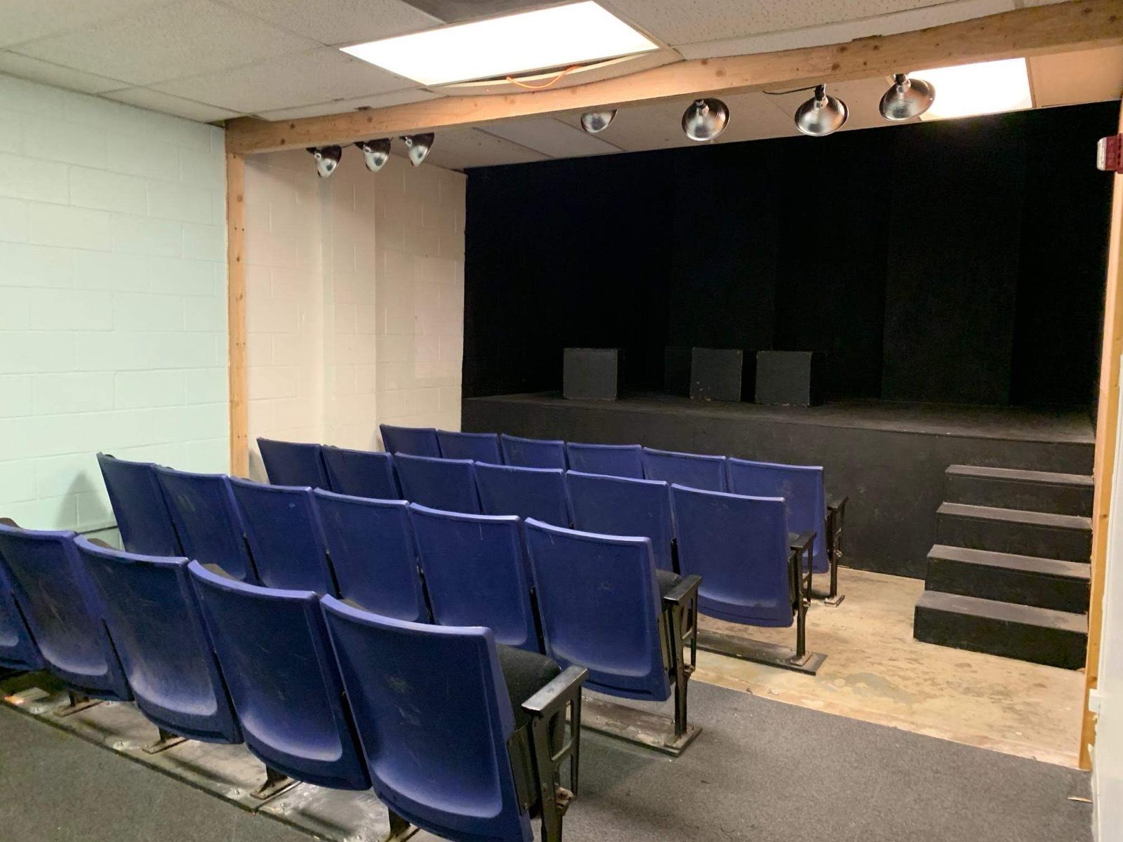 Roses theater and Cafe — photo 1