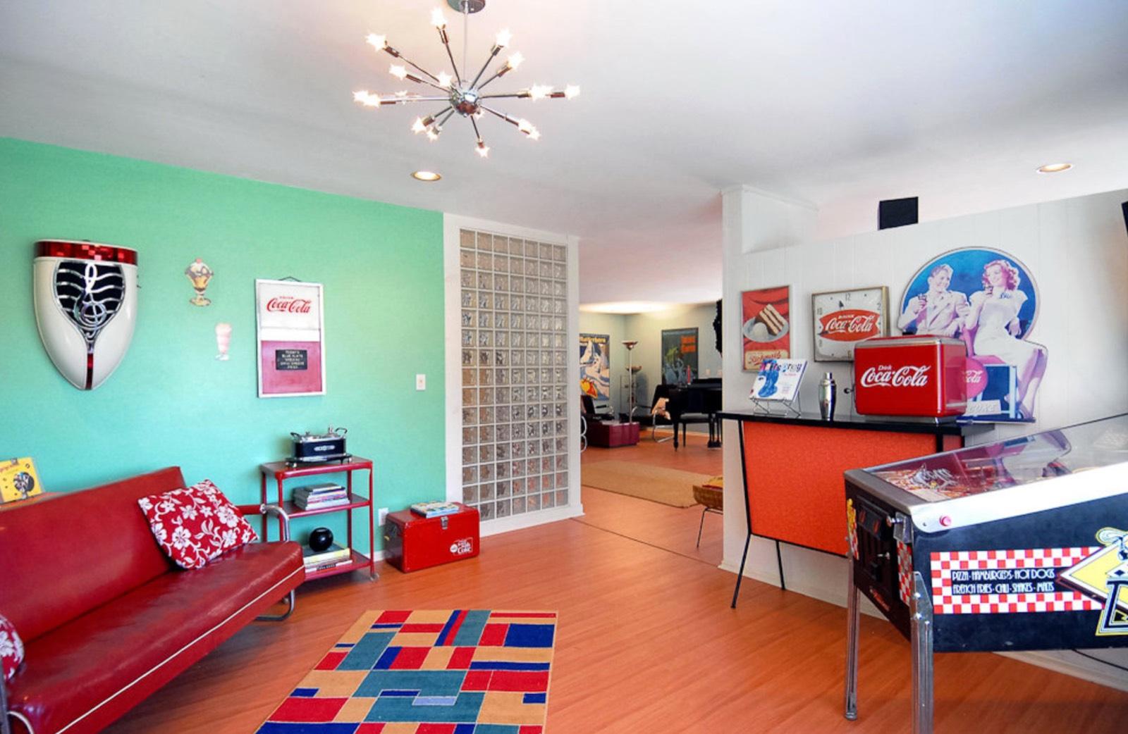 R's 50's Vinatge House — photo 2